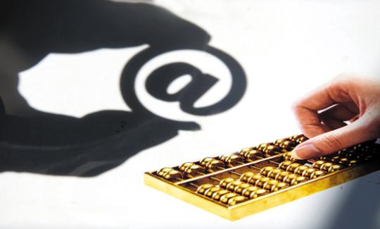 金价暴跌30美元！是技术性回调，还是更大风暴的前兆？